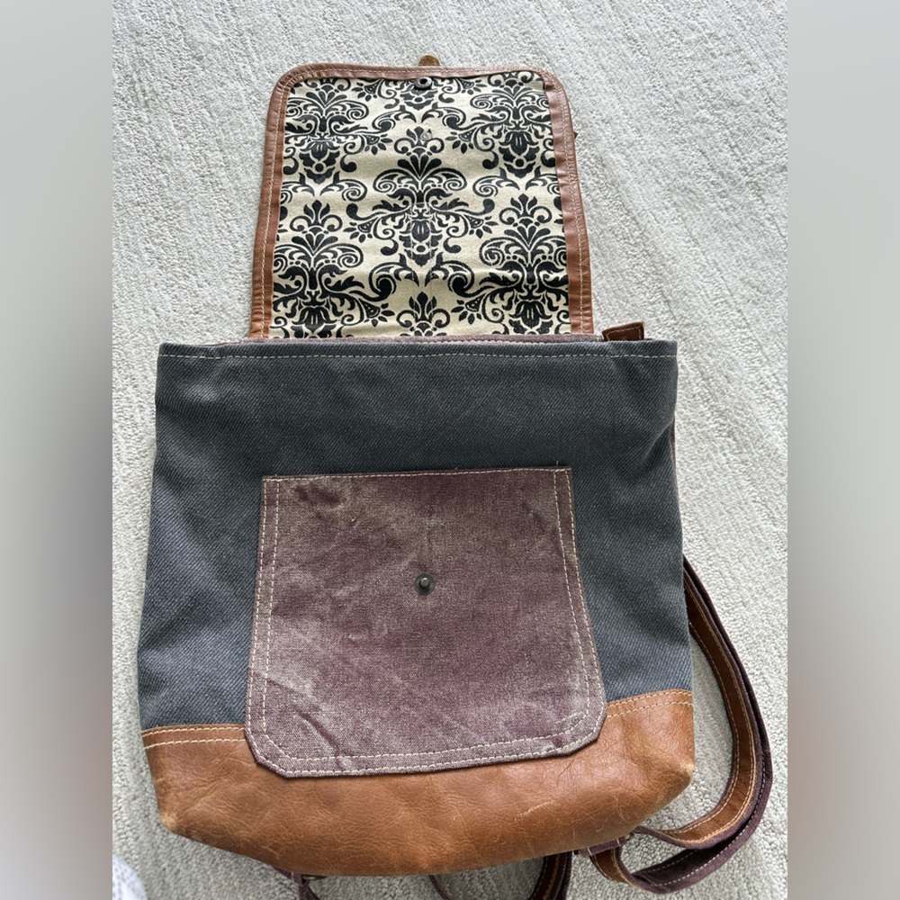 Clea Ray Mixed Fabric Canvas Print Backpack - NWT - Picture 6 of 7